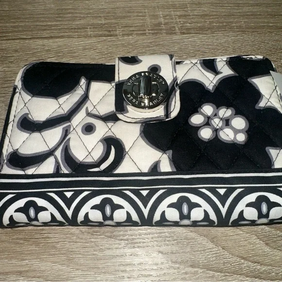 NWT Vera Bradley, Turn Lock  Wallet In The Print, Night And Day ￼ - Picture 3 of 8